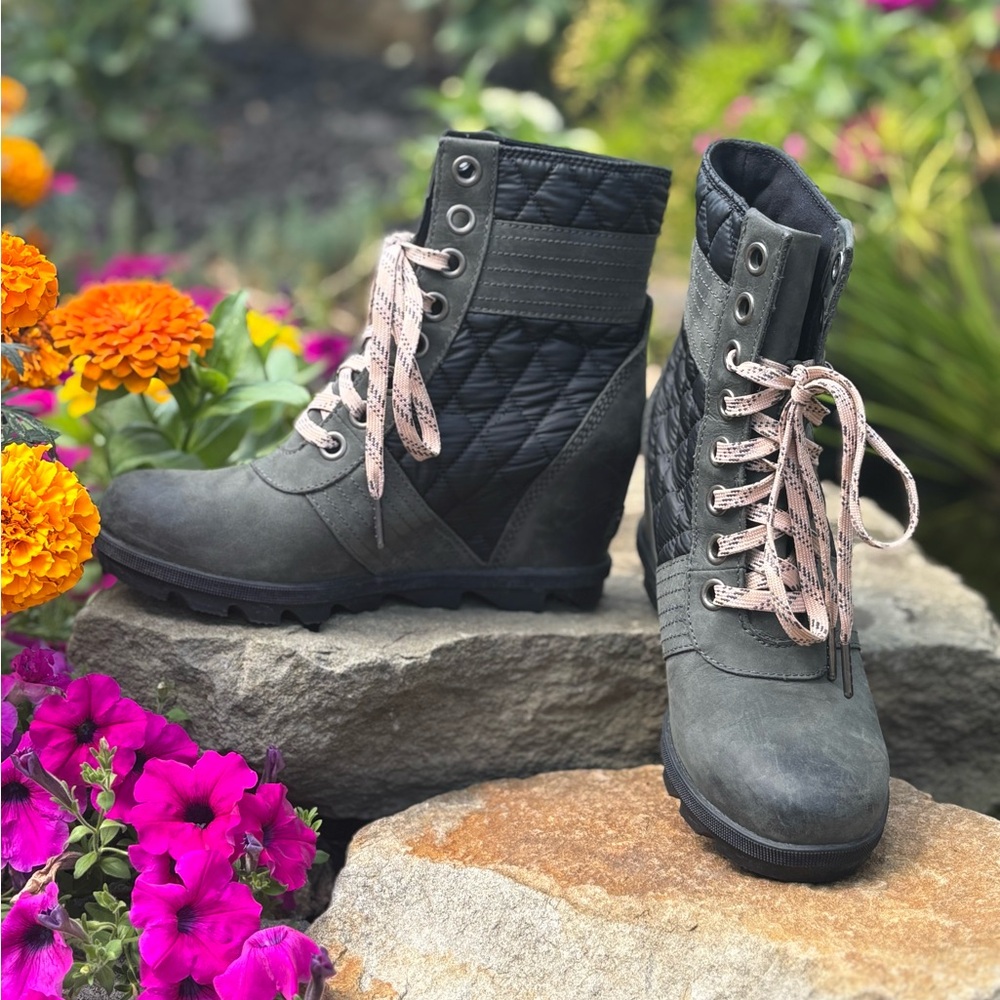 Sorel Women's Black and Gray Lace-Up Boots with Pink Accents